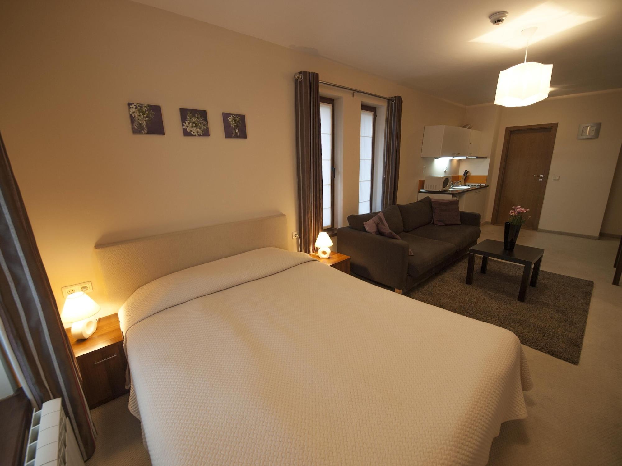 Green Life Family Apartments ปอมโปโรโว ภายนอก รูปภาพ