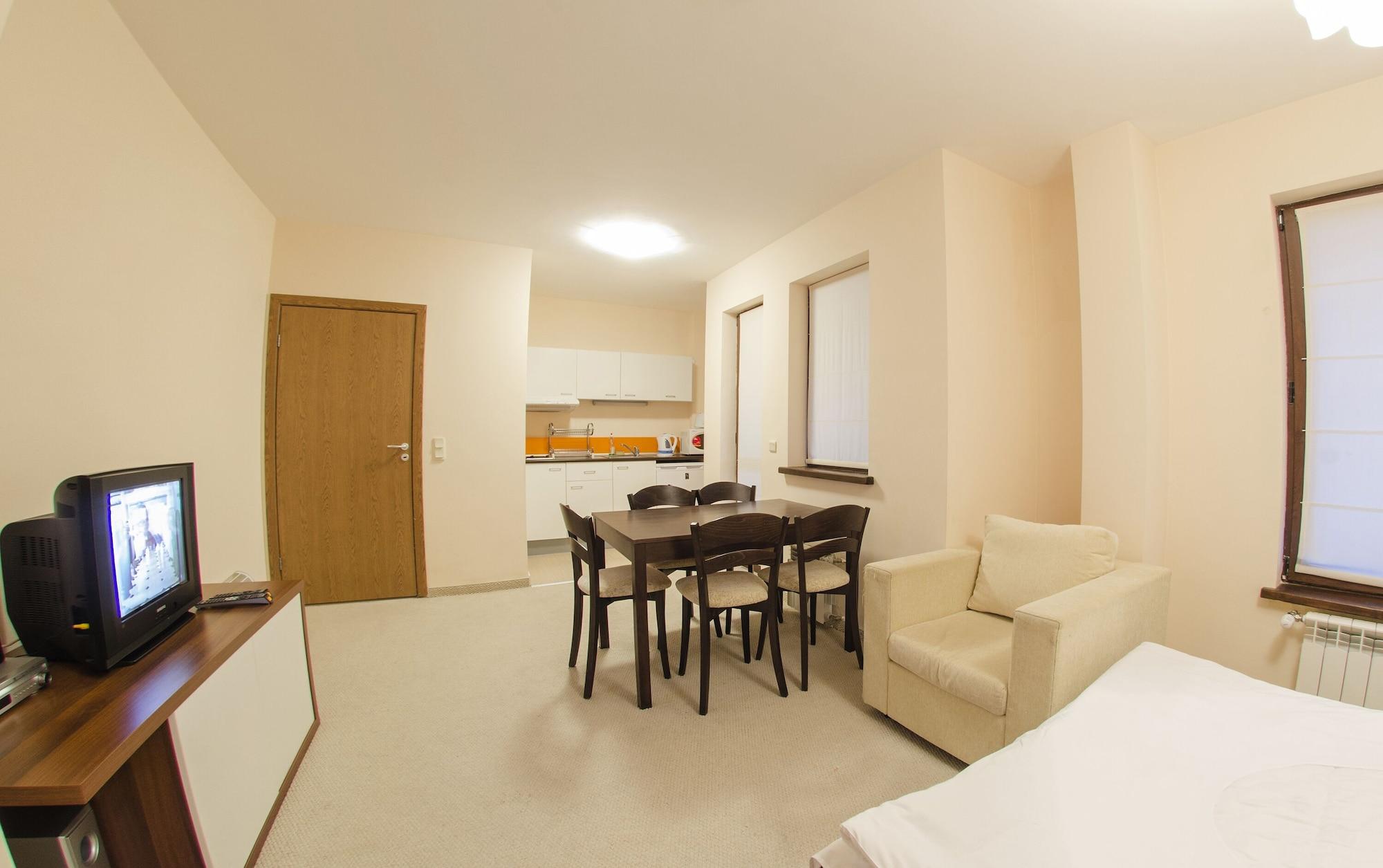 Green Life Family Apartments ปอมโปโรโว ภายนอก รูปภาพ