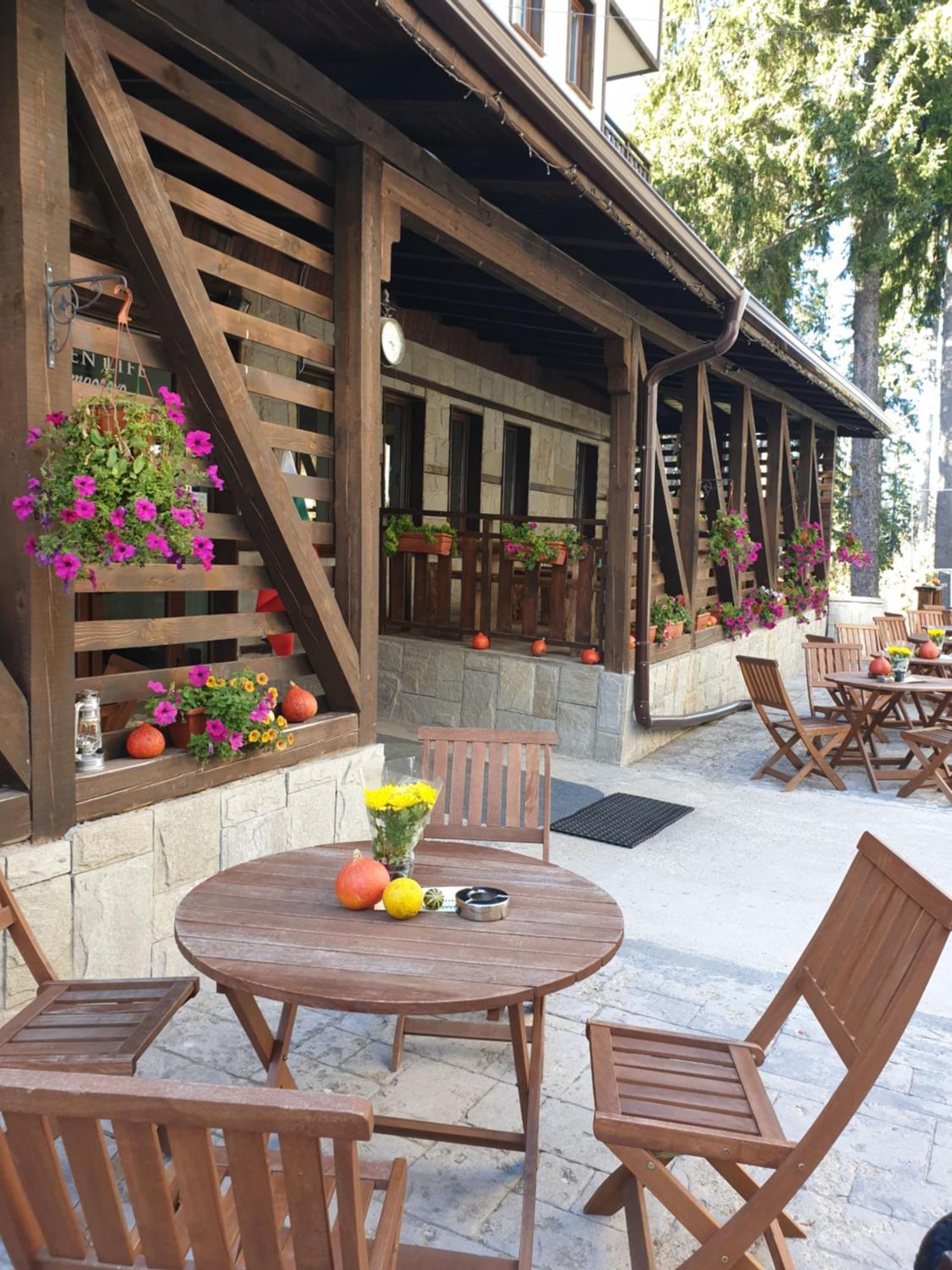Green Life Family Apartments ปอมโปโรโว ภายนอก รูปภาพ